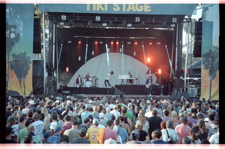 cache.umusic.com__sites__halo_lordhuron5_images_photos_minified_19