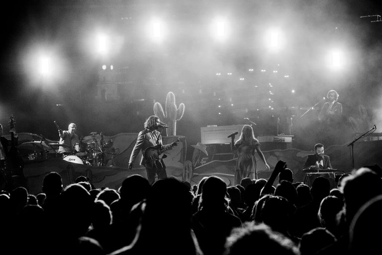 cache.umusic.com__sites__halo_lordhuron5_images_photos_minified_9